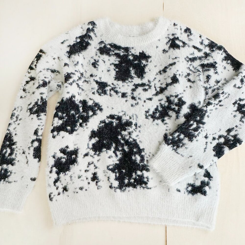 BB Dakota Steve Madden Fuzzy Thick Sweater Women's M‎ Heavy Warm Graphic White